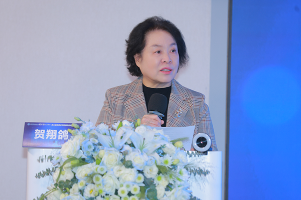 贺翔鸽发言专题《高度近视相关的青光眼诊断与治疗》。重庆南坪爱尔眼科医院供图